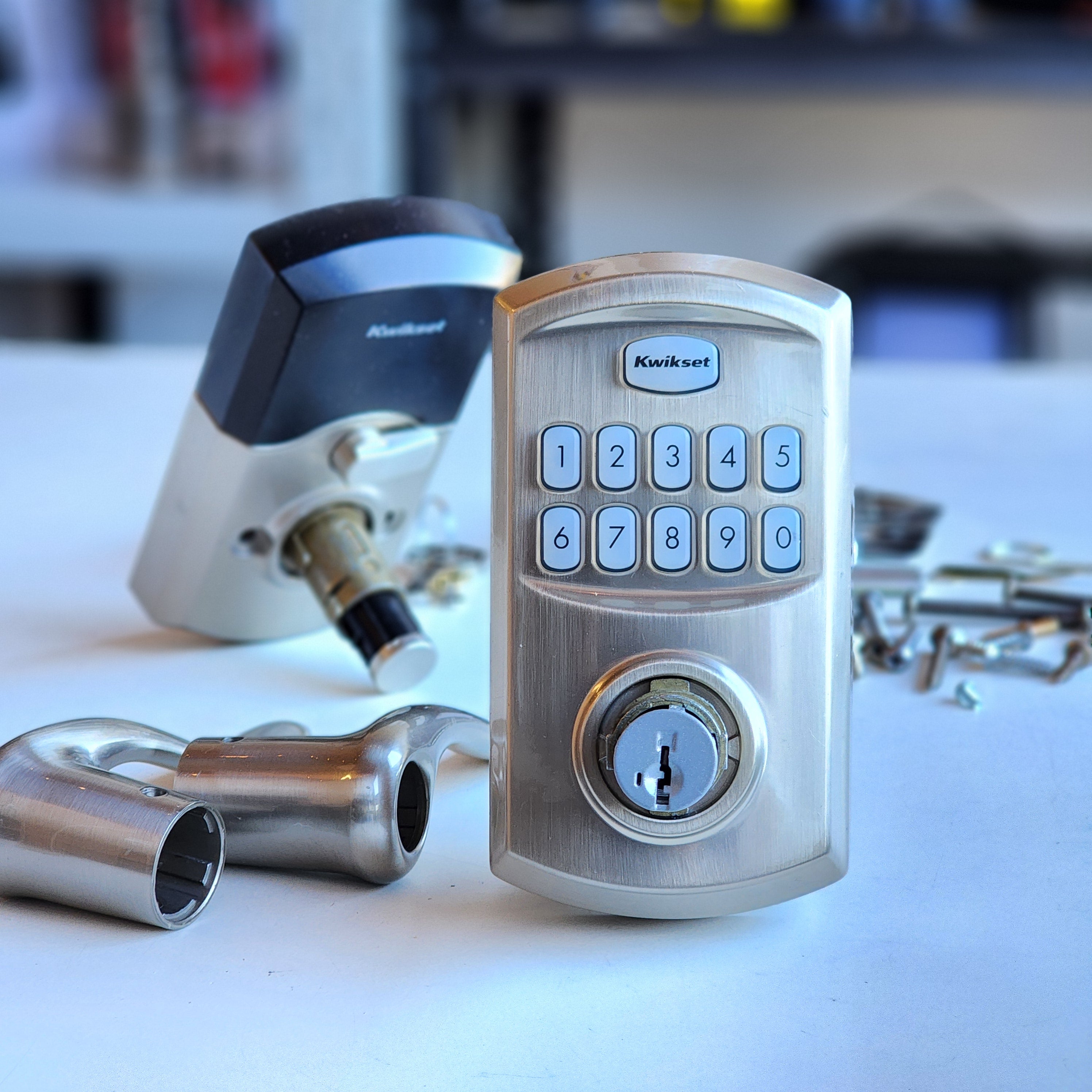 917 SmartCode Satin Nickel Keypad Electronic Single-Cylinder Tustin Door Lever Featuring SmartKey Security (99170-001) 917 SmartCode Satin Nickel Keypad Electronic Single-Cylinder Tustin Door Lever Featuring SmartKey Security (99170-001)